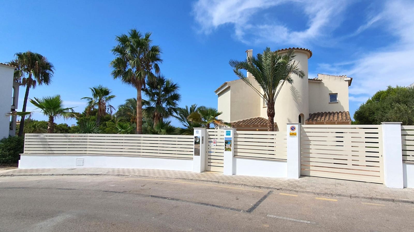 Chalet de 3 habitaciones en Cala Pi en venta con piscina - 2.490.000 € (Ref: 8869727)