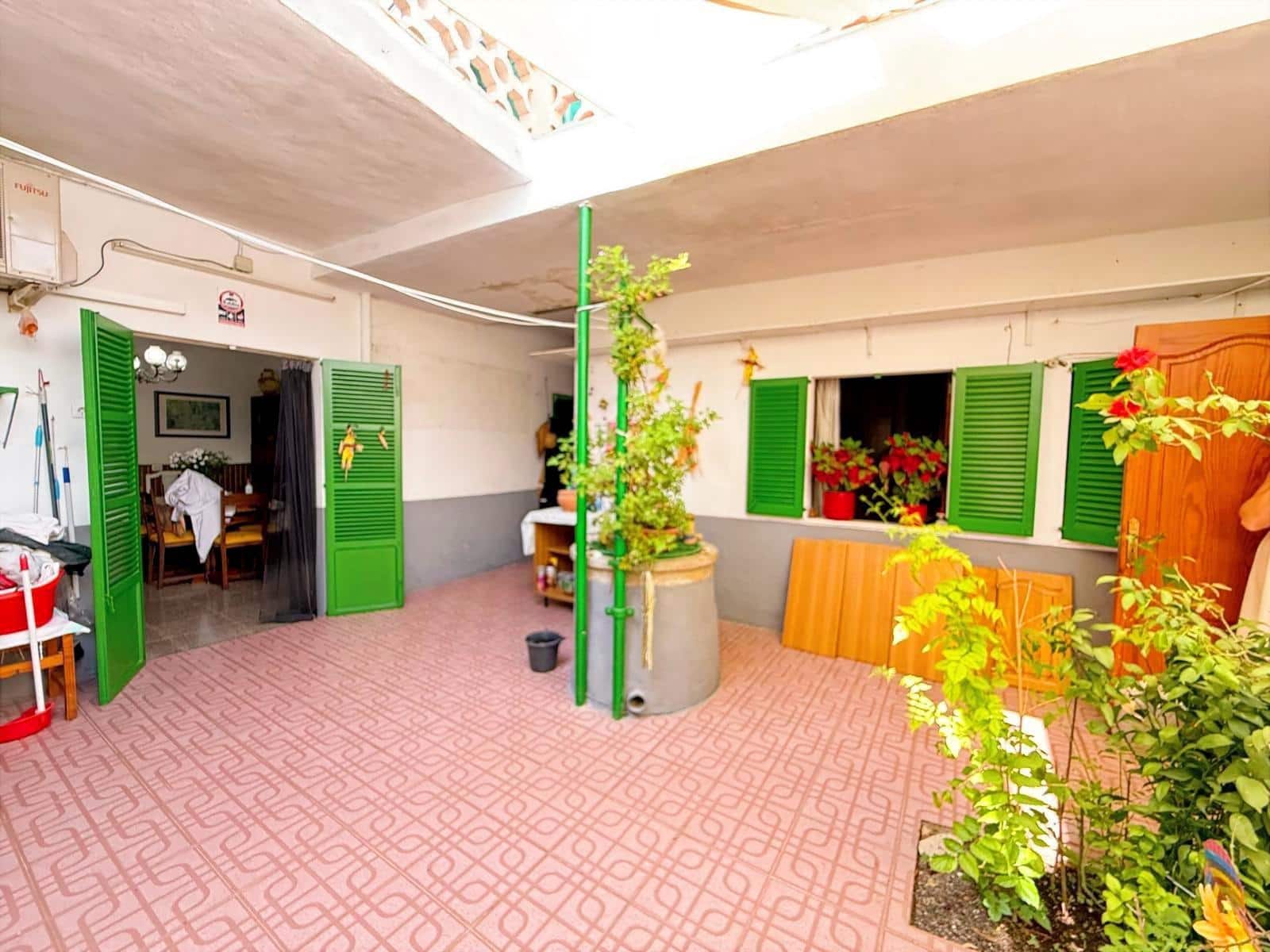 4 bedroom Townhouse for sale in Palma de Mallorca with garage - € 575,000 (Ref: 9191051)