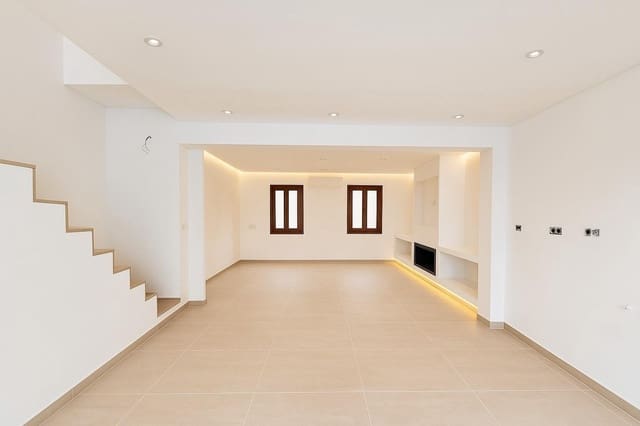 4 bedroom Townhouse for sale in Llucmajor - € 790,000 (Ref: 9282226)