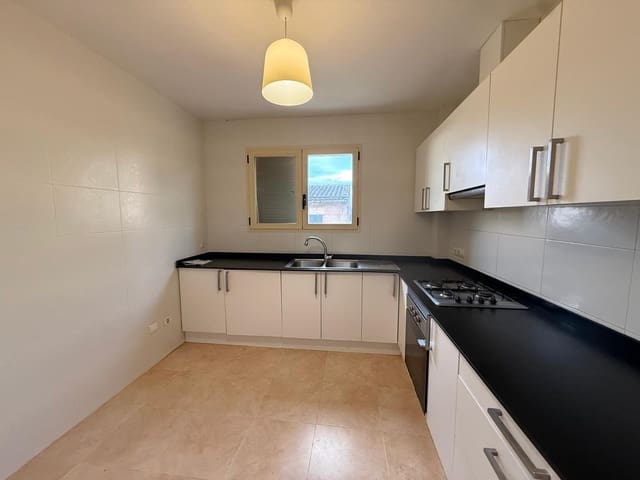 Appartement de 3 chambres à louer à Montuïri avec garage - 1 450 € (Ref: 9536289)