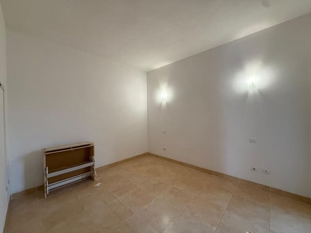Appartement de 3 chambres à louer à Montuïri avec garage - 1 450 € (Ref: 9536289)