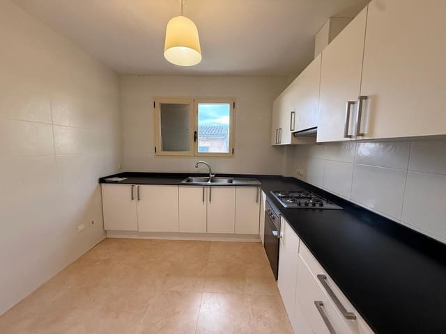 Appartement de 3 chambres à louer à Montuïri avec garage - 1 450 € (Ref: 9536289)