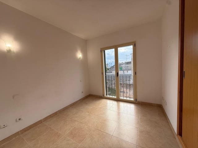 Appartement de 3 chambres à louer à Montuïri avec garage - 1 450 € (Ref: 9536289)