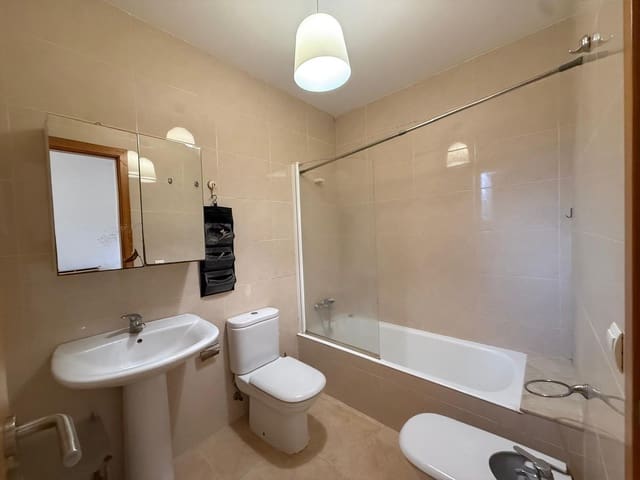 Appartement de 3 chambres à louer à Montuïri avec garage - 1 450 € (Ref: 9536289)