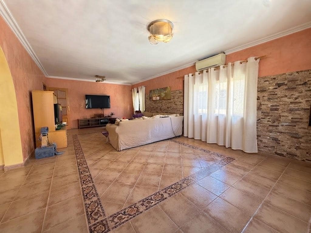 6 bedroom Villa for sale in Palmanova with pool - € 1,590,000 (Ref: 9970620)