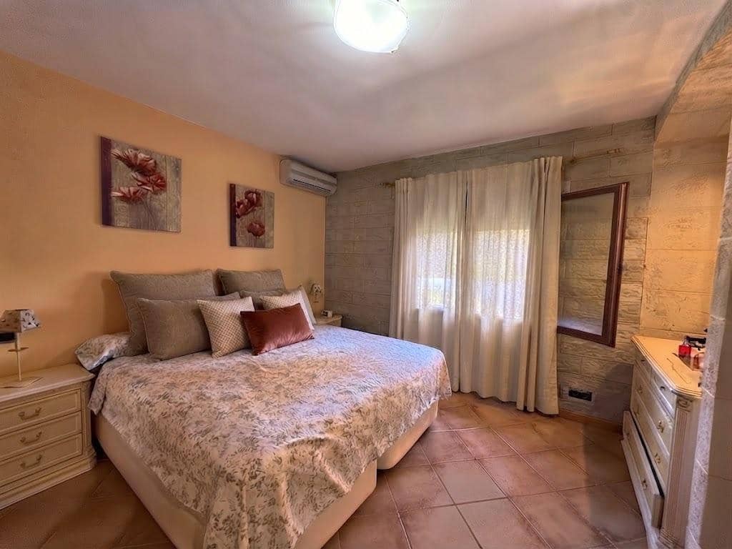 6 bedroom Villa for sale in Palmanova with pool - € 1,590,000 (Ref: 9970620)
