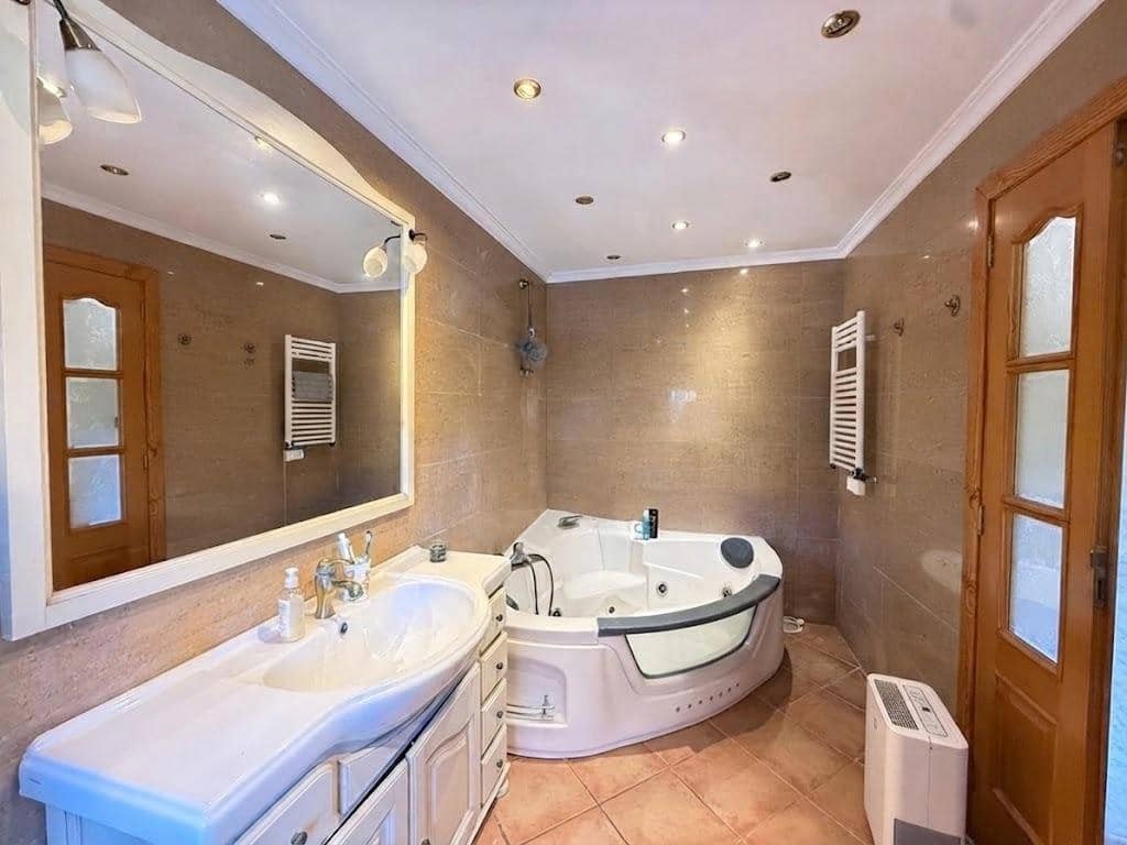 6 bedroom Villa for sale in Palmanova with pool - € 1,590,000 (Ref: 9970620)