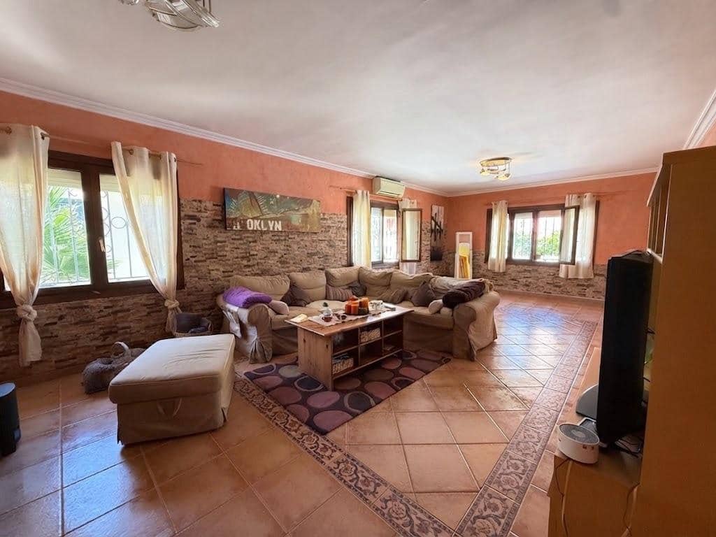 6 bedroom Villa for sale in Palmanova with pool - € 1,590,000 (Ref: 9970620)