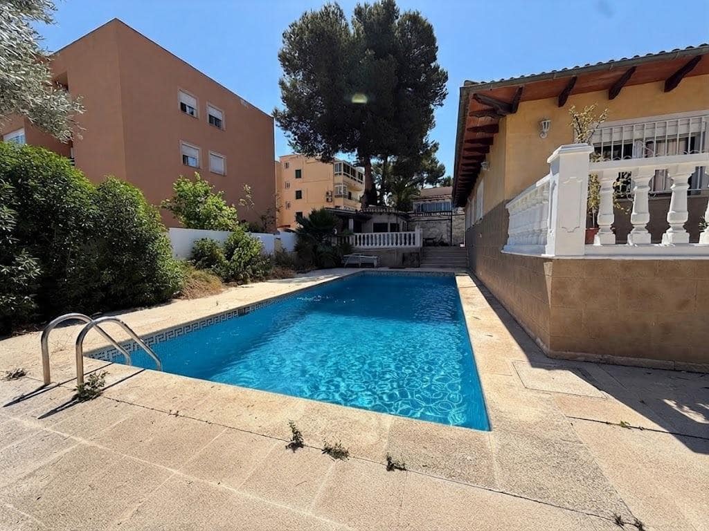 6 bedroom Villa for sale in Palmanova with pool - € 1,590,000 (Ref: 9970620)