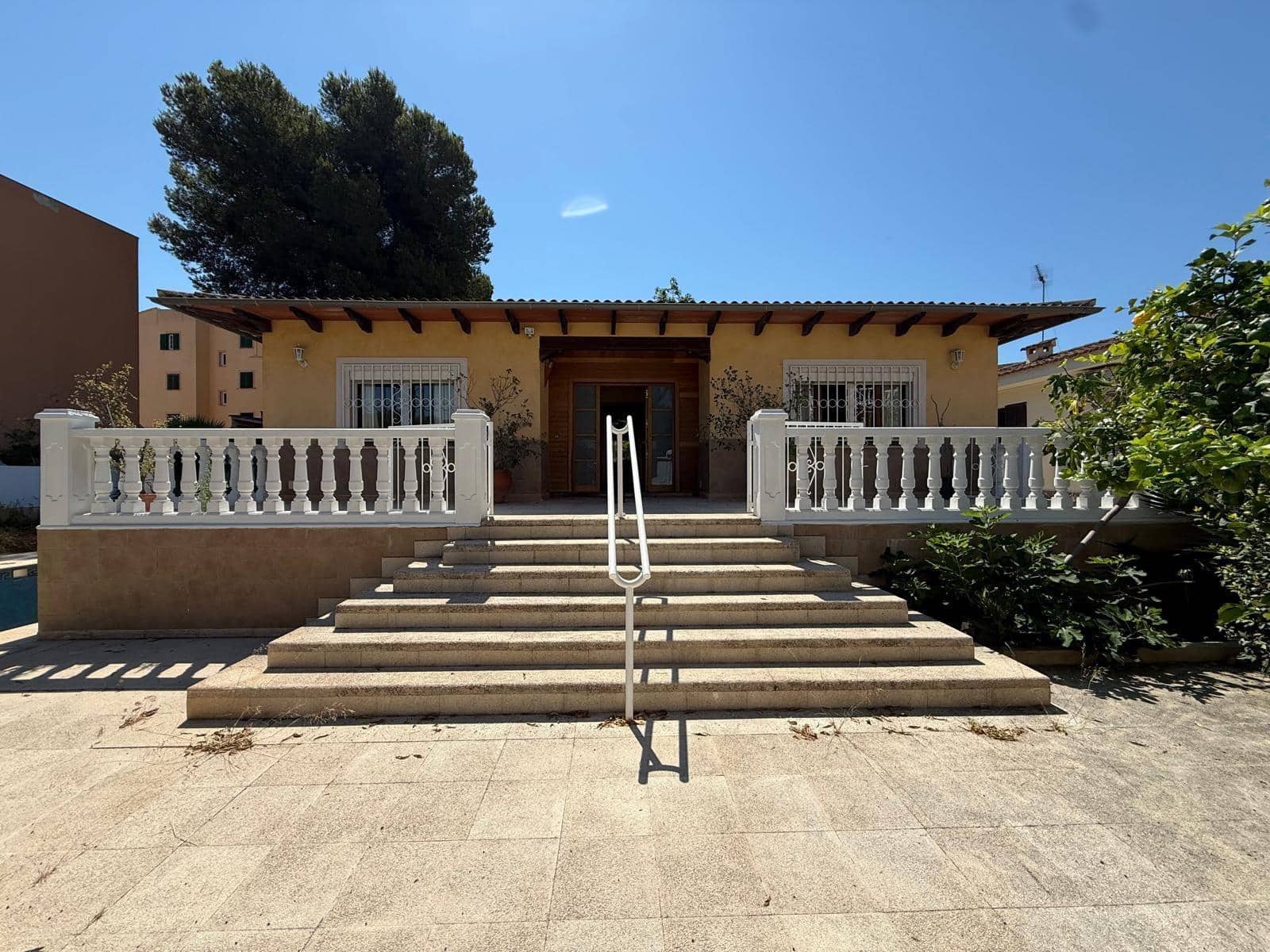6 bedroom Villa for sale in Palmanova with pool - € 1,590,000 (Ref: 9970620)