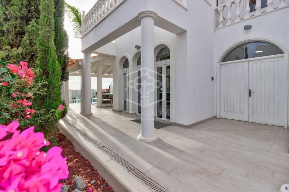 4 chambre Villa/Maison à vendre à Adeje avec piscine garage - 2 060 000 € (Ref: 10031235)