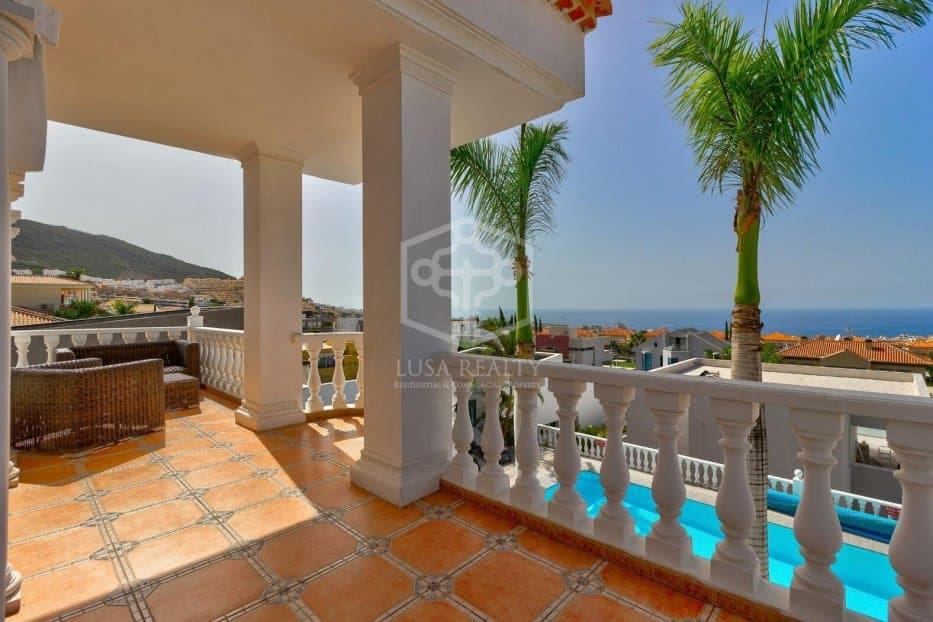 4 chambre Villa/Maison à vendre à Adeje avec piscine garage - 2 060 000 € (Ref: 10031235)