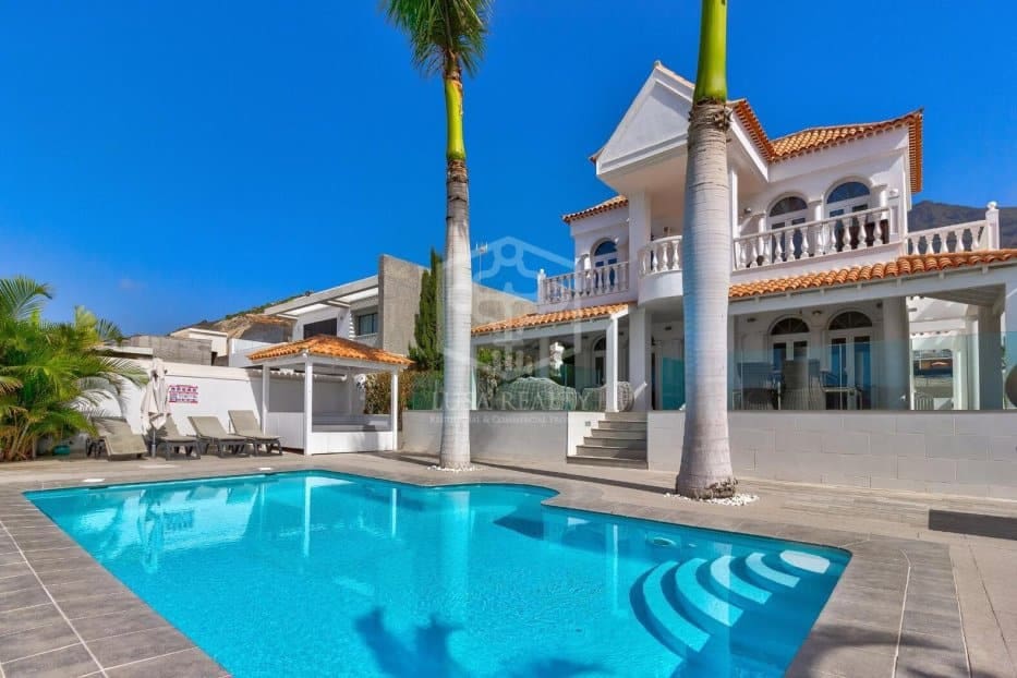 4 chambre Villa/Maison à vendre à Adeje avec piscine garage - 2 060 000 € (Ref: 10031235)