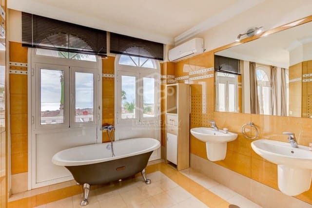4 chambre Villa/Maison à vendre à Playa de Fañabé Alto, Adeje avec piscine garage - 2 060 000 € (Ref: 10031235)