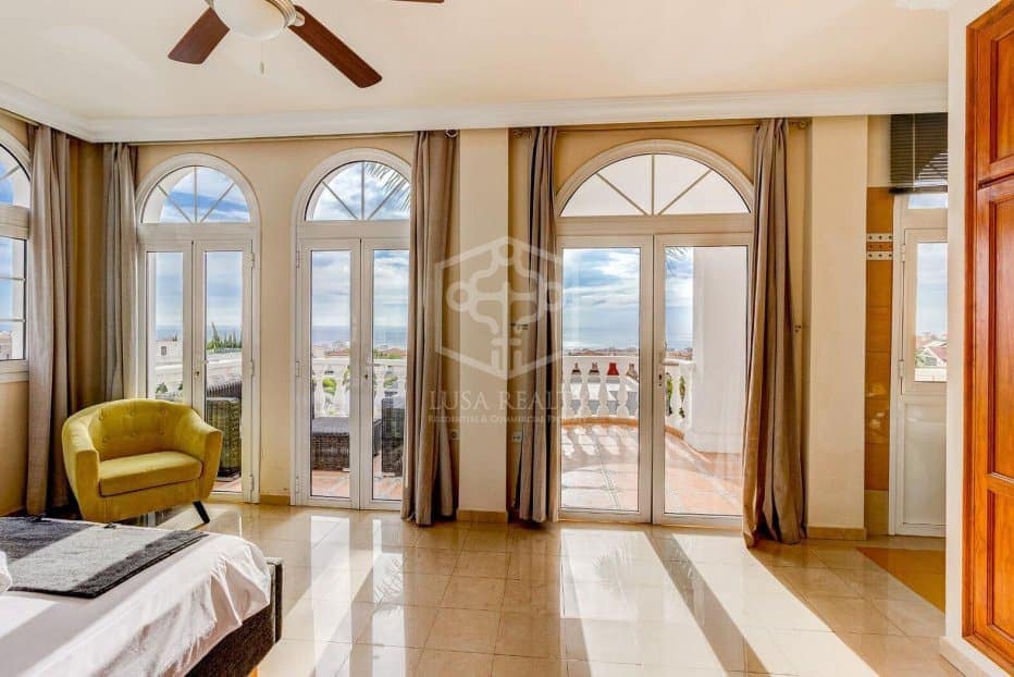 4 chambre Villa/Maison à vendre à Adeje avec piscine garage - 2 060 000 € (Ref: 10031235)