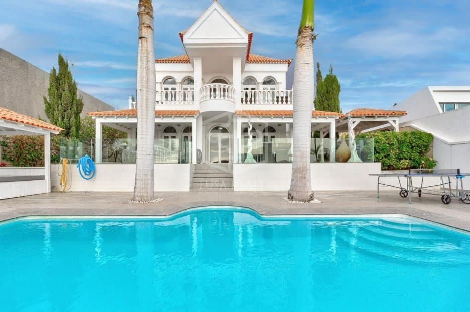 4 chambre Villa/Maison à vendre à Adeje avec piscine garage - 2 060 000 € (Ref: 10031235)