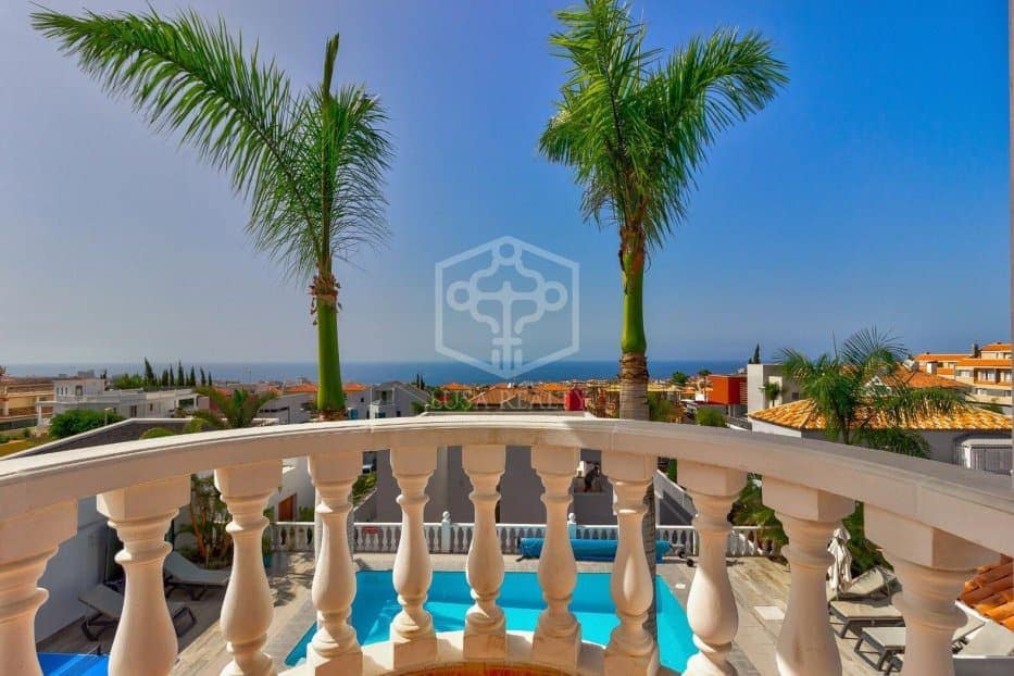 4 chambre Villa/Maison à vendre à Adeje avec piscine garage - 2 060 000 € (Ref: 10031235)