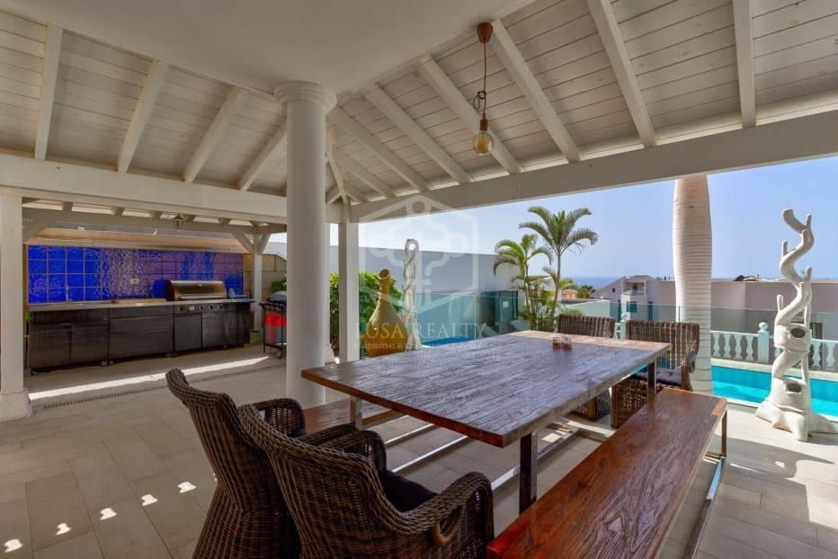 4 chambre Villa/Maison à vendre à Adeje avec piscine garage - 2 060 000 € (Ref: 10031235)