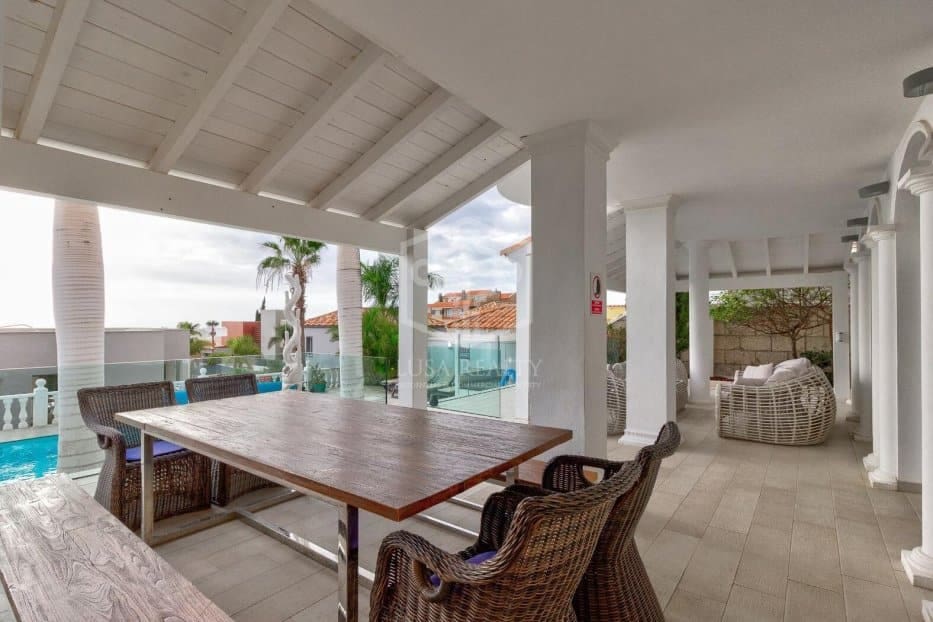 4 chambre Villa/Maison à vendre à Adeje avec piscine garage - 2 060 000 € (Ref: 10031235)