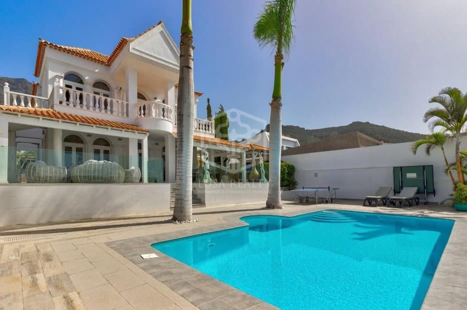 4 chambre Villa/Maison à vendre à Adeje avec piscine garage - 2 060 000 € (Ref: 10031235)