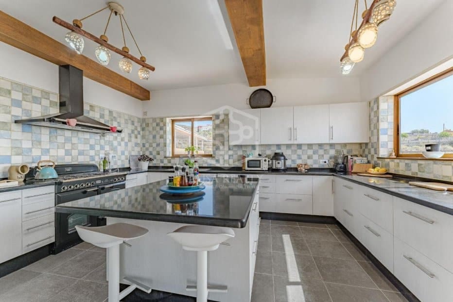 6 makuuhuone Huvila myytävänä paikassa San Miguel de Abona mukana uima-altaan - 820 000 € (Ref: 10040245)