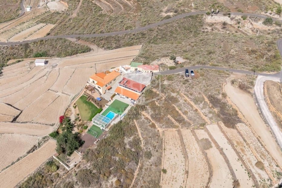 6 makuuhuone Huvila myytävänä paikassa San Miguel de Abona mukana uima-altaan - 820 000 € (Ref: 10040245)