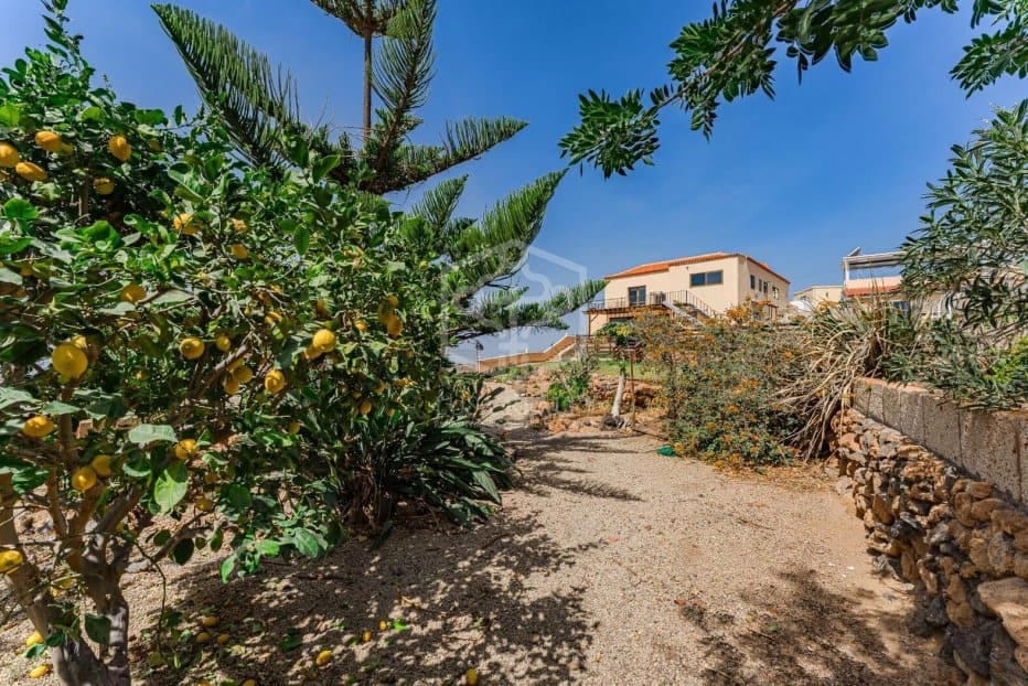 6 makuuhuone Huvila myytävänä paikassa San Miguel de Abona mukana uima-altaan - 820 000 € (Ref: 10040245)