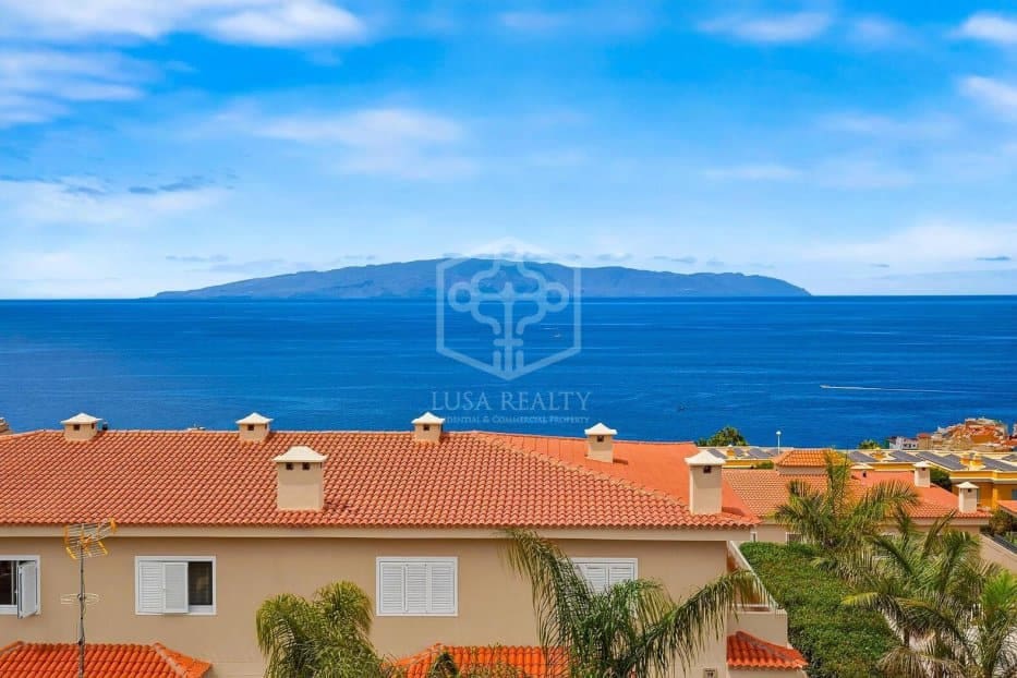 2 bedroom Townhouse for sale in Santiago del Teide with garage - € 795,000 (Ref: 10040246)