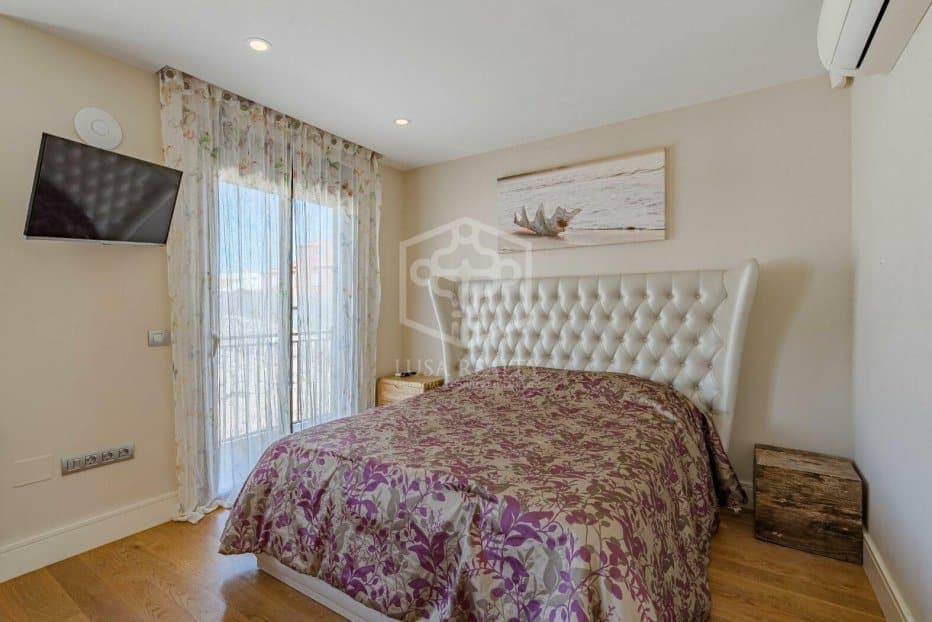 6 slaapkamer Villa te koop in El Medano met zwembad garage - € 1.690.000 (Ref: 10054519)
