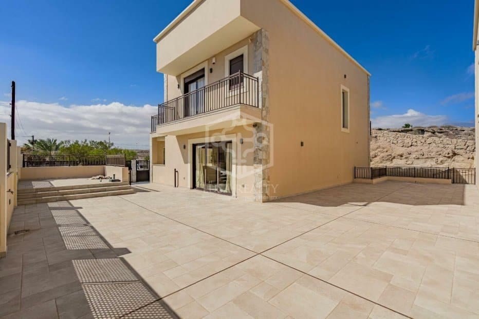 6 slaapkamer Villa te koop in El Medano met zwembad garage - € 1.690.000 (Ref: 10054519)