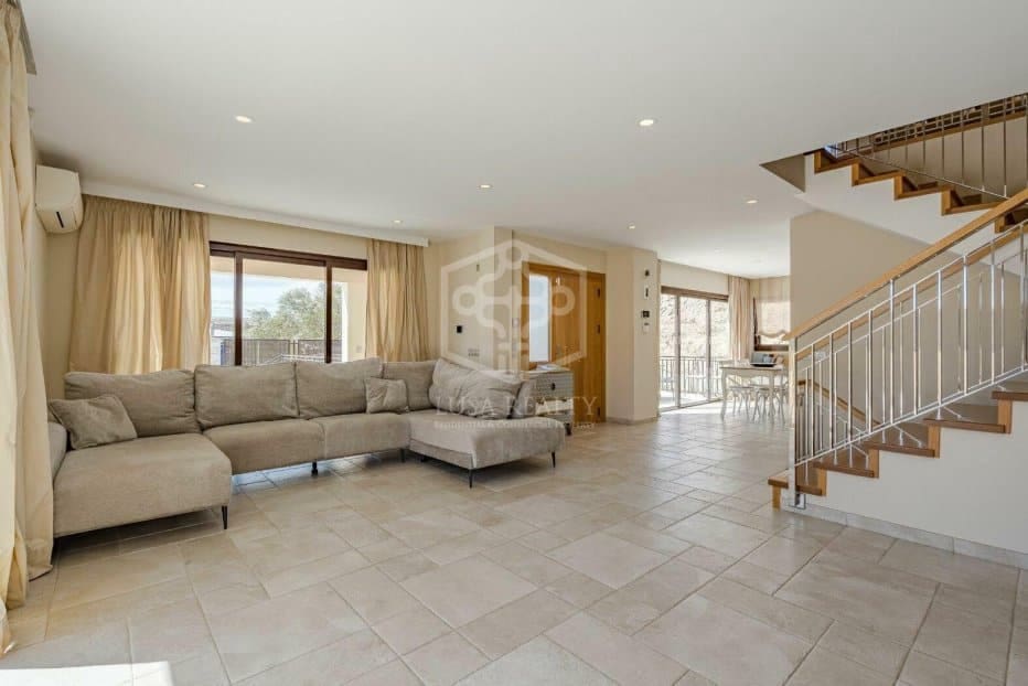 6 slaapkamer Villa te koop in El Medano met zwembad garage - € 1.690.000 (Ref: 10054519)