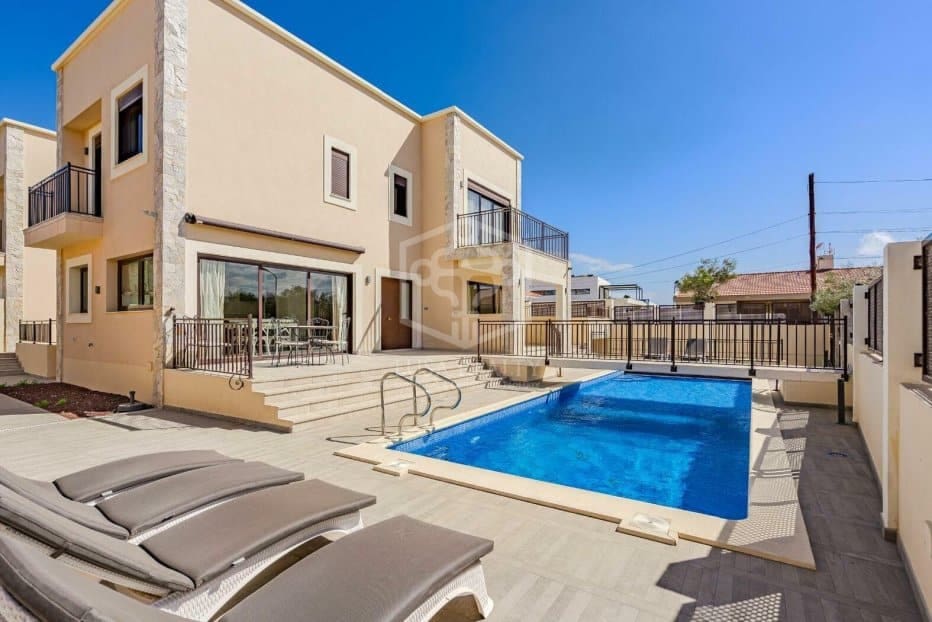 6 slaapkamer Villa te koop in El Medano met zwembad garage - € 1.690.000 (Ref: 10054519)