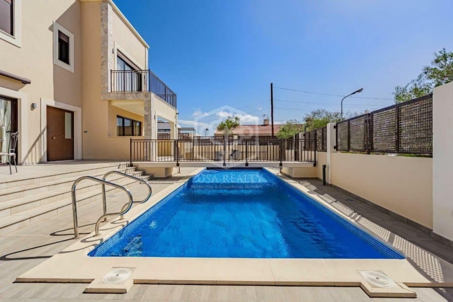6 slaapkamer Villa te koop in El Medano met zwembad garage - € 1.690.000 (Ref: 10054519)