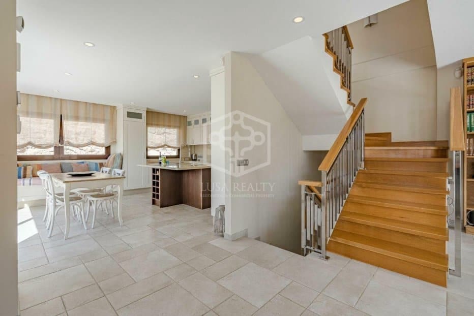 6 slaapkamer Villa te koop in El Medano met zwembad garage - € 1.690.000 (Ref: 10054519)