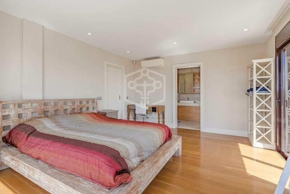 6 slaapkamer Villa te koop in El Medano met zwembad garage - € 1.690.000 (Ref: 10054519)