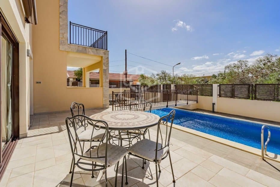 6 slaapkamer Villa te koop in El Medano met zwembad garage - € 1.690.000 (Ref: 10054519)