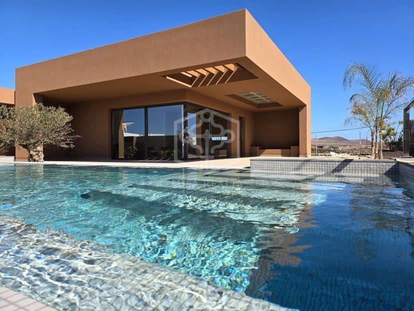 3 sovrum Villa till salu i Lajares med pool garage - 1 850 000 € (Ref: 10077360)