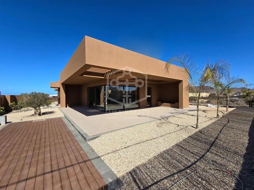 3 sovrum Villa till salu i Lajares med pool garage - 1 850 000 € (Ref: 10077360)