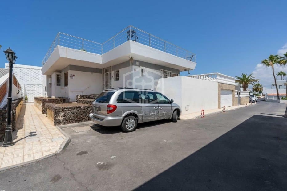 2 Zimmer Villa zu verkaufen in Adeje mit Pool Garage - 995.000 € (Ref: 10077361)