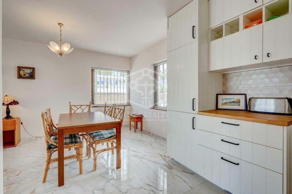 2 Zimmer Villa zu verkaufen in Adeje mit Pool Garage - 995.000 € (Ref: 10077361)