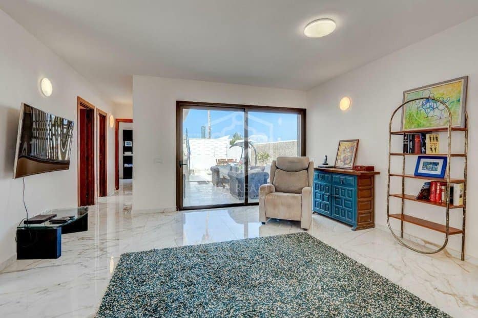 2 Zimmer Villa zu verkaufen in Adeje mit Pool Garage - 995.000 € (Ref: 10077361)