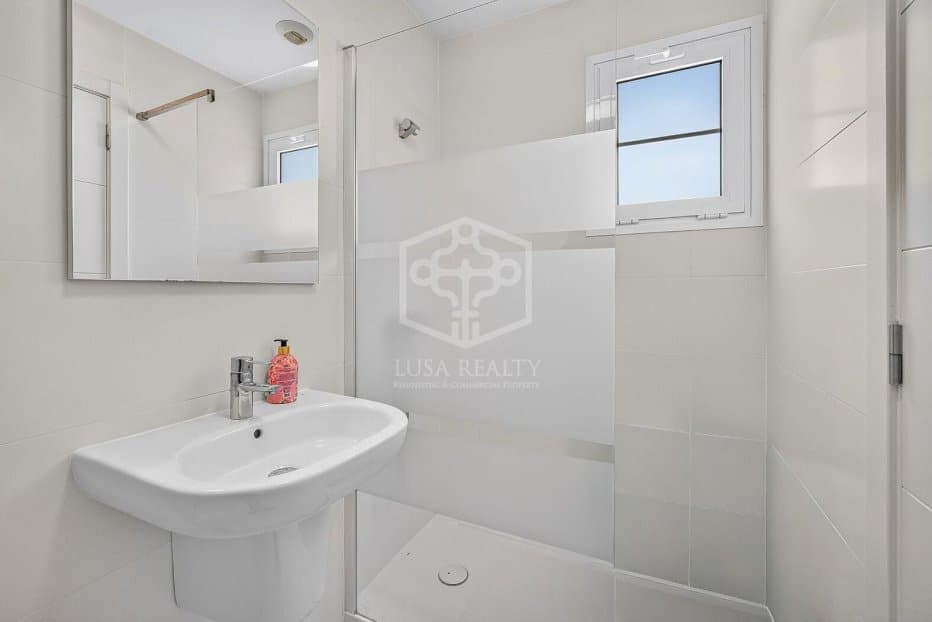 3 camera da letto Casa in vendita in Arona con piscina garage - 990.000 € (Rif: 10113490)