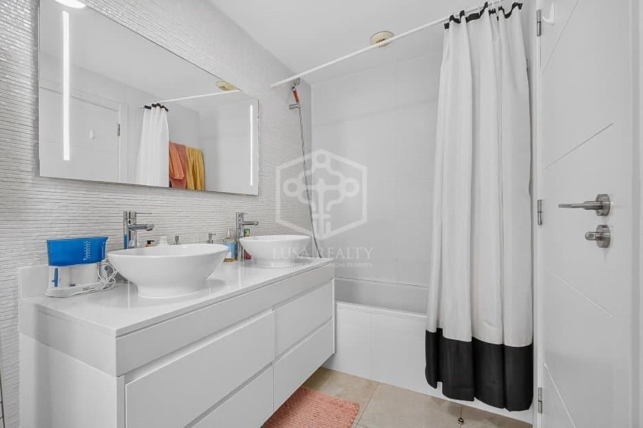 3 camera da letto Casa in vendita in Arona con piscina garage - 990.000 € (Rif: 10113490)