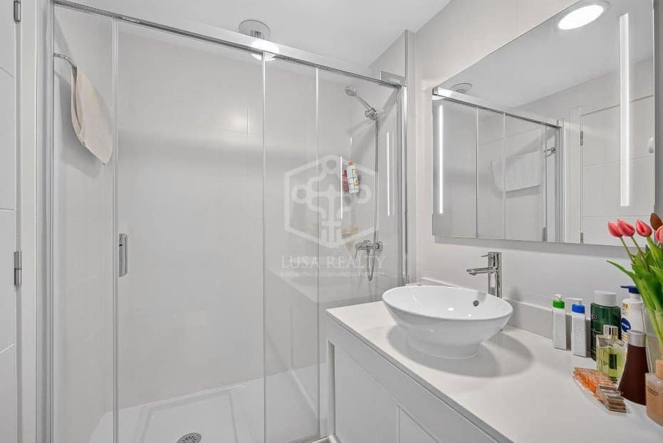 3 camera da letto Casa in vendita in Arona con piscina garage - 990.000 € (Rif: 10113490)