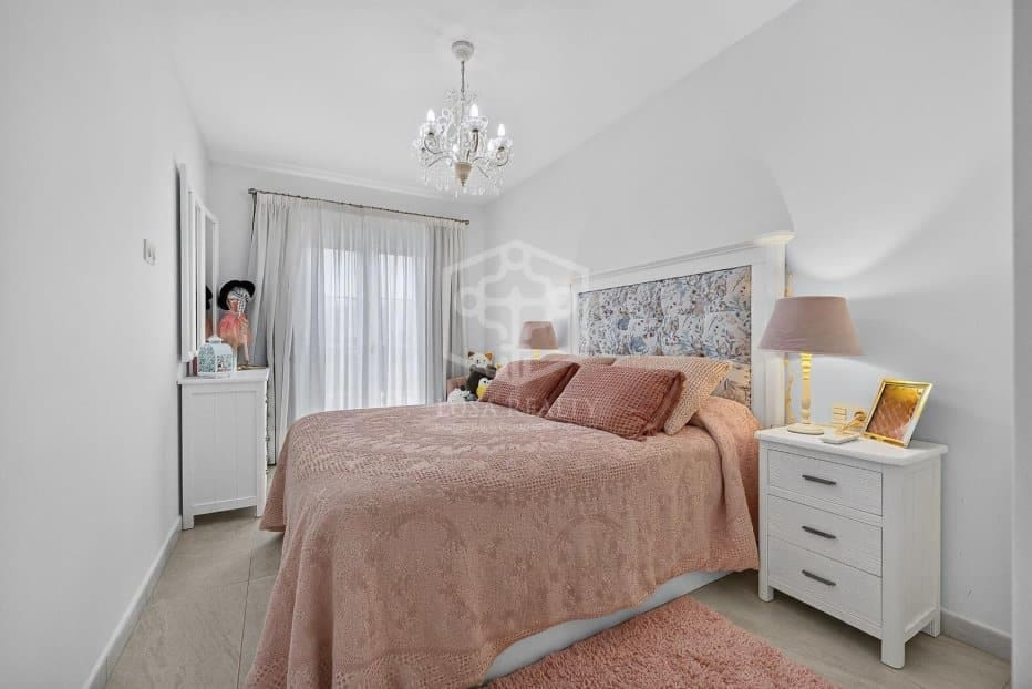 3 camera da letto Casa in vendita in Arona con piscina garage - 990.000 € (Rif: 10113490)