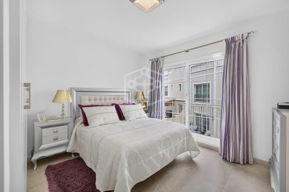 3 camera da letto Casa in vendita in Arona con piscina garage - 990.000 € (Rif: 10113490)