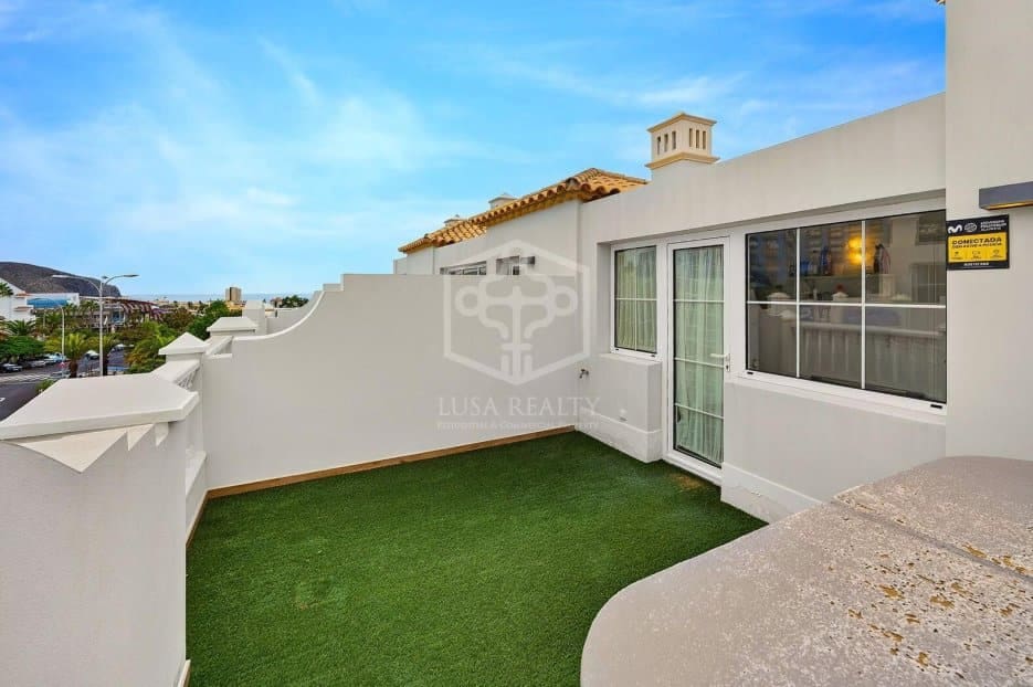 3 camera da letto Casa in vendita in Arona con piscina garage - 990.000 € (Rif: 10113490)