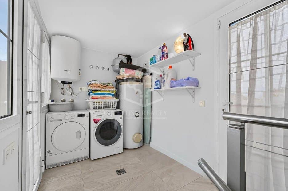 3 camera da letto Casa in vendita in Arona con piscina garage - 990.000 € (Rif: 10113490)