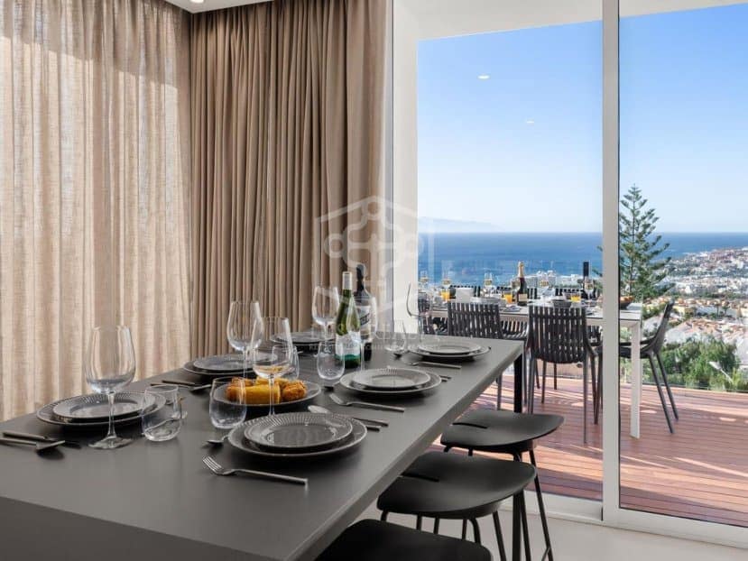 Chalet de 3 habitaciones en Adeje en venta con piscina garaje - 1.449.000 € (Ref: 10154506)