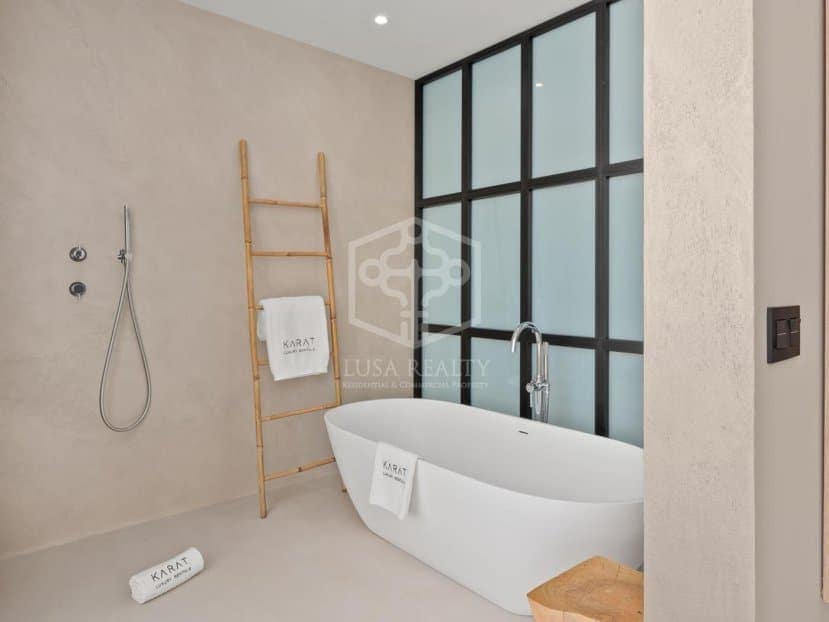 Chalet de 3 habitaciones en Adeje en venta con piscina garaje - 1.449.000 € (Ref: 10154506)
